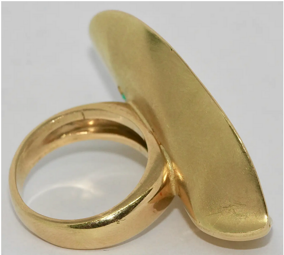 Skulpturaler Designring aus 18 Karat Gold mit Smaragden und Perle