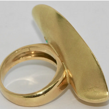 Skulpturaler Designring aus 18 Karat Gold mit Smaragden und Perle