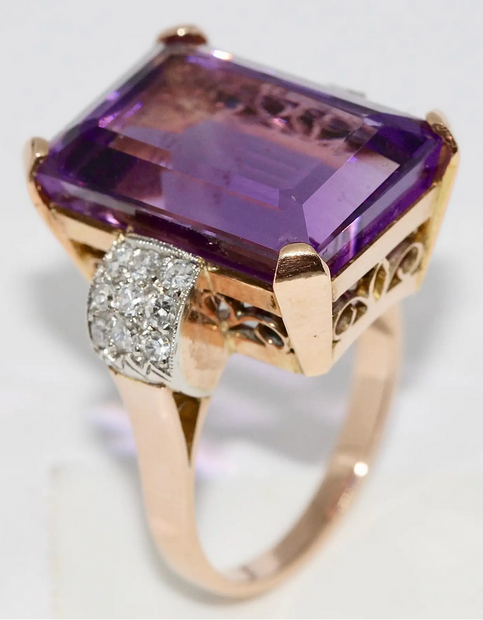 Eleganter Cocktailring aus 14 Karat Roségold mit großem Amethyst und Diamanten