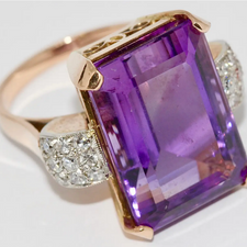 Eleganter Cocktailring aus 14 Karat Roségold mit großem Amethyst und Diamanten