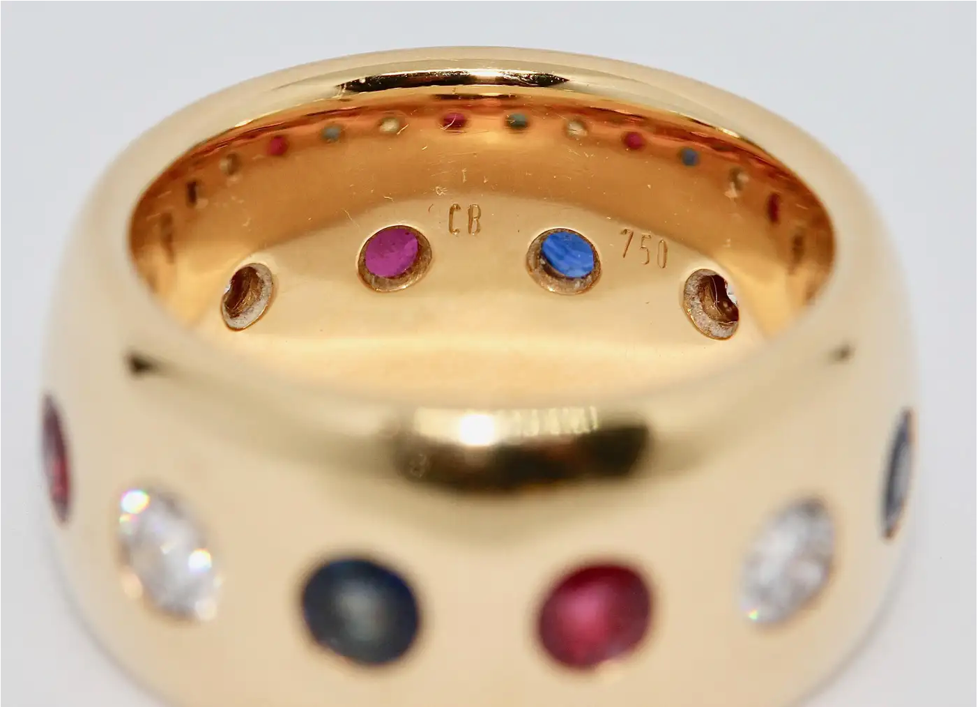 Exquisiter Damenring aus 18 Karat Roségold mit Diamanten, Rubinen und Saphiren