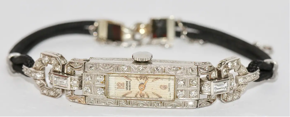 Art Déco Damenarmbanduhr aus Platin mit Diamanten