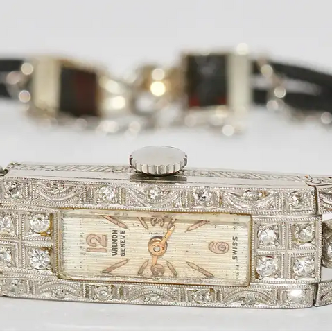 Art Déco Damenarmbanduhr aus Platin mit Diamanten