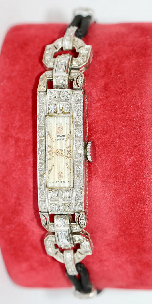 Art Déco Damenarmbanduhr aus Platin mit Diamanten