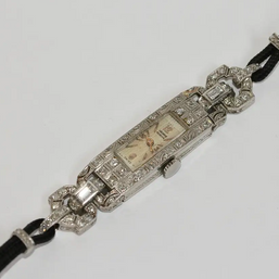 Art Déco Damenarmbanduhr aus Platin mit Diamanten