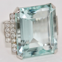 Außergewöhnlicher Platinring mit großem Aquamarin und Diamanten
