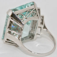 Außergewöhnlicher Platinring mit großem Aquamarin und Diamanten