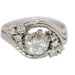 Solitärring aus 18 Karat Weißgold mit 1.05 ct Diamant und Brillanten