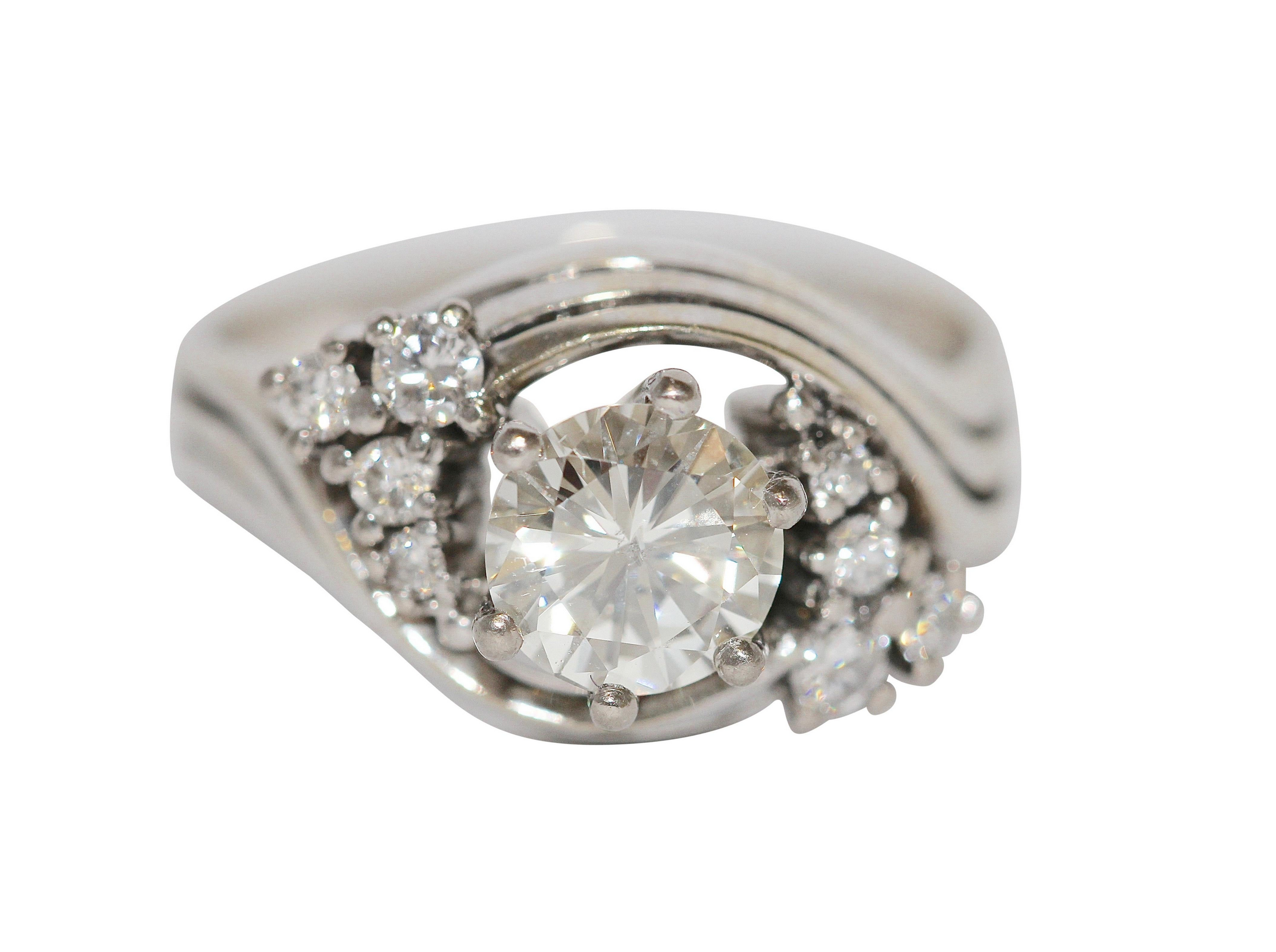 Solitärring aus 18 Karat Weißgold mit 1.05 ct Diamant und Brillanten