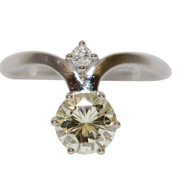 Diamantring Weißgold mit großem Solitär und feinem Akzentstein