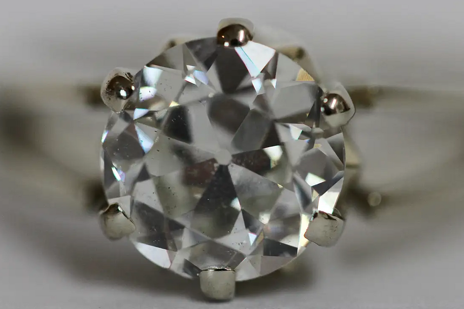 Antiker Damen Ring mit großem Diamant European Old Cut – 18 Karat Gold