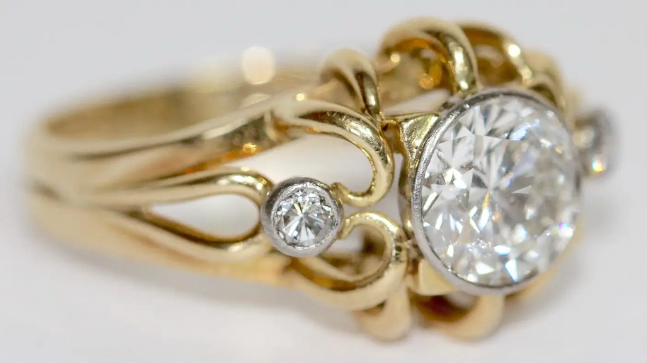 1.5 Karat Diamantring Gelbgold mit zentralem Brillanten