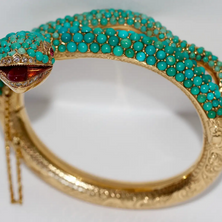 Prächtiger Schlangen-Reif Gelbgold mit Türkisen, Rubinen und Diamanten – um 1900