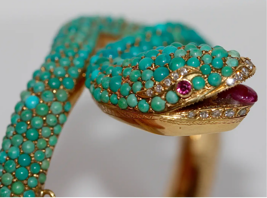 Prächtiger Schlangen-Reif Gelbgold mit Türkisen, Rubinen und Diamanten – um 1900