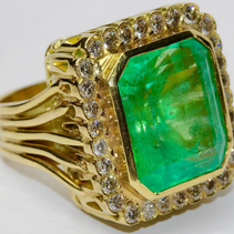 Monumentaler Smaragd-Diamant-Ring Gelbgold