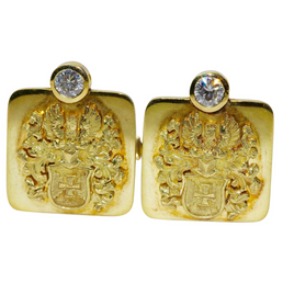 Prunkvolle Manschettenknöpfe aus 18 Karat Gelbgold mit Brillanten und Wappenmotiv