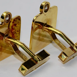 Prunkvolle Manschettenknöpfe aus 18 Karat Gelbgold mit Brillanten und Wappenmotiv