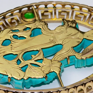 Asiatischer Anhänger Gelbgold mit Türkis und Jade-Cabochons
