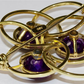 Goldbrosche mit Amethysten und Diamanten – geometrisches Design