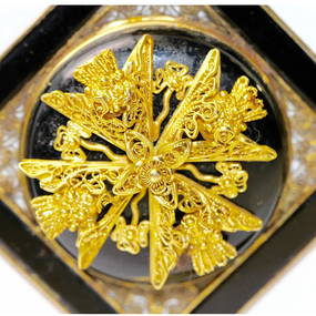 Antiker Gold Anhänger mit aufklappbarem Fach - Onyx und Filigranarbeit