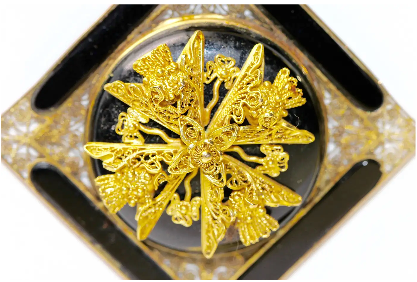 Antiker Gold Anhänger mit aufklappbarem Fach - Onyx und Filigranarbeit