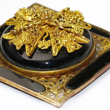 Antiker Gold Anhänger mit aufklappbarem Fach - Onyx und Filigranarbeit