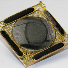 Antiker Gold Anhänger mit aufklappbarem Fach - Onyx und Filigranarbeit