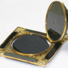 Antiker Gold Anhänger mit aufklappbarem Fach - Onyx und Filigranarbeit