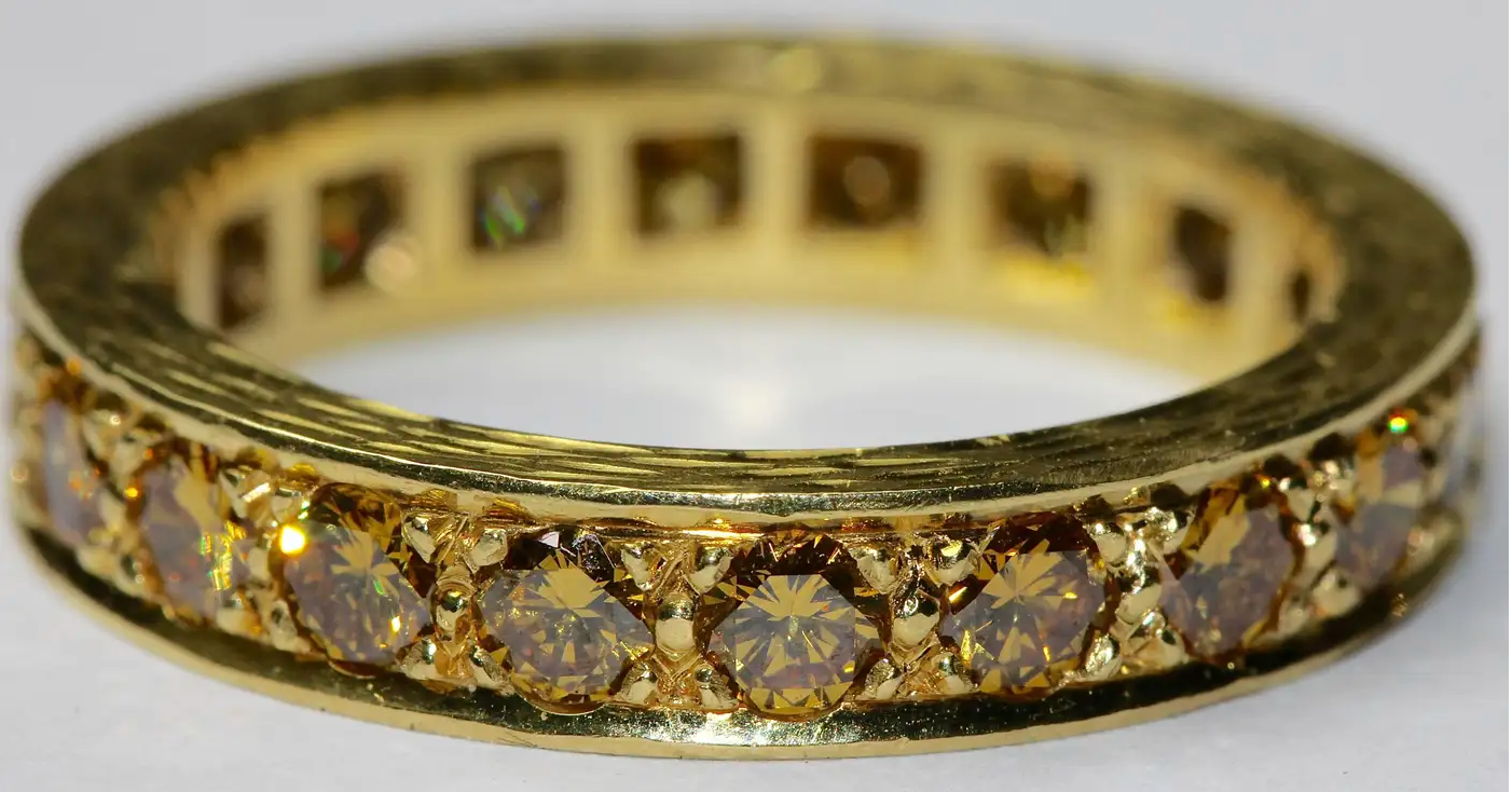 Memoire-Ring mit champagnerfarbenen Diamanten – Gelbgold