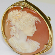 Kamee-Brosche & Anhänger in 18 Karat Gold mit Diamanten