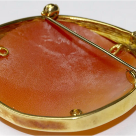 Kamee-Brosche & Anhänger in 18 Karat Gold mit Diamanten