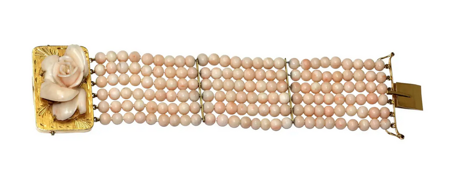 Elegantes Korallenarmband mit geschnitzter Rosen-Schließe - Gelbgold