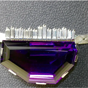 Weißgold Collier mit großem Amethyst und Diamanten