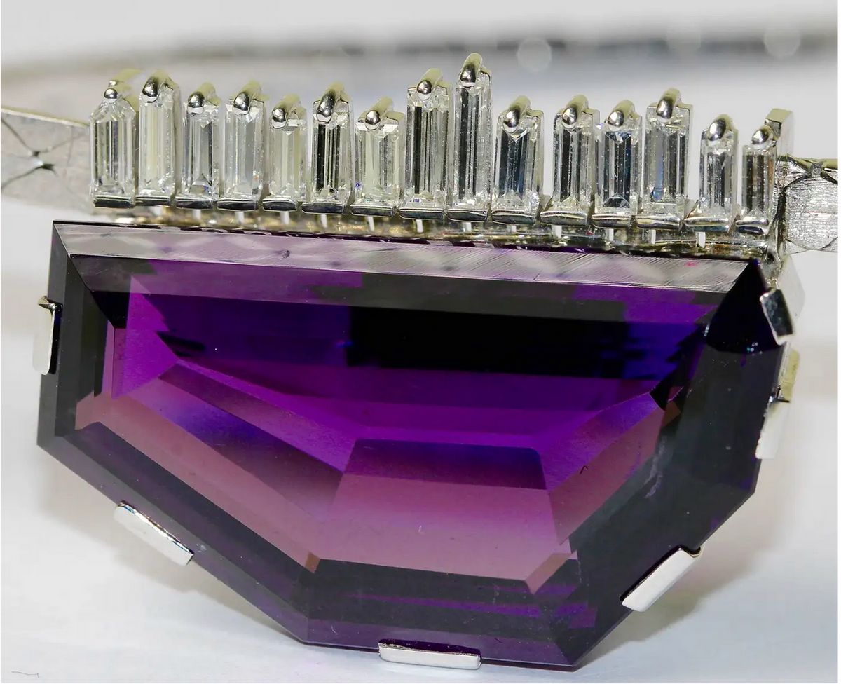 Weißgold Collier mit großem Amethyst und Diamanten