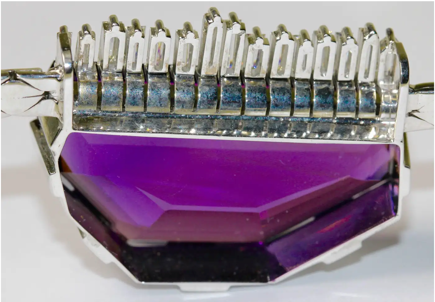 Weißgold Collier mit großem Amethyst und Diamanten