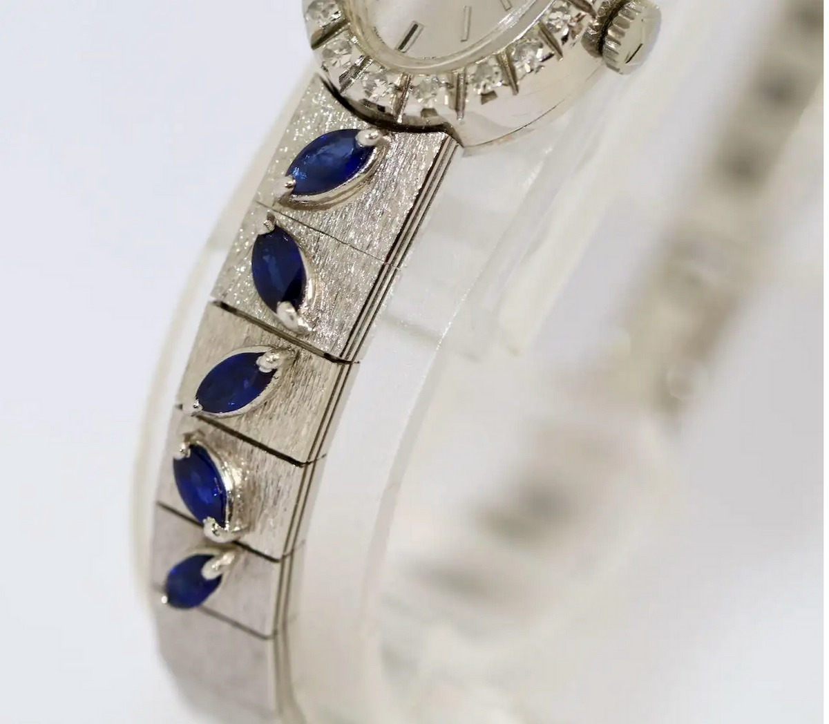 Favre-Leuba – Damenarmbanduhr aus 18 Karat Weißgold mit Diamanten und Saphiren