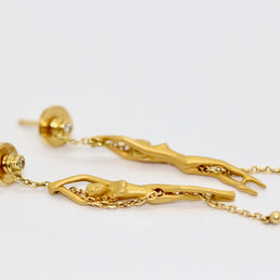 Carrera y Carrera Ohrringe „Nude Woman“ aus 18K Gelbgold mit Diamanten
