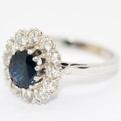 Ring aus 14K Weißgold mit Saphir & 12 Diamanten ca. 1980