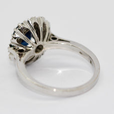 Ring aus 14K Weißgold mit Saphir & 12 Diamanten ca. 1980