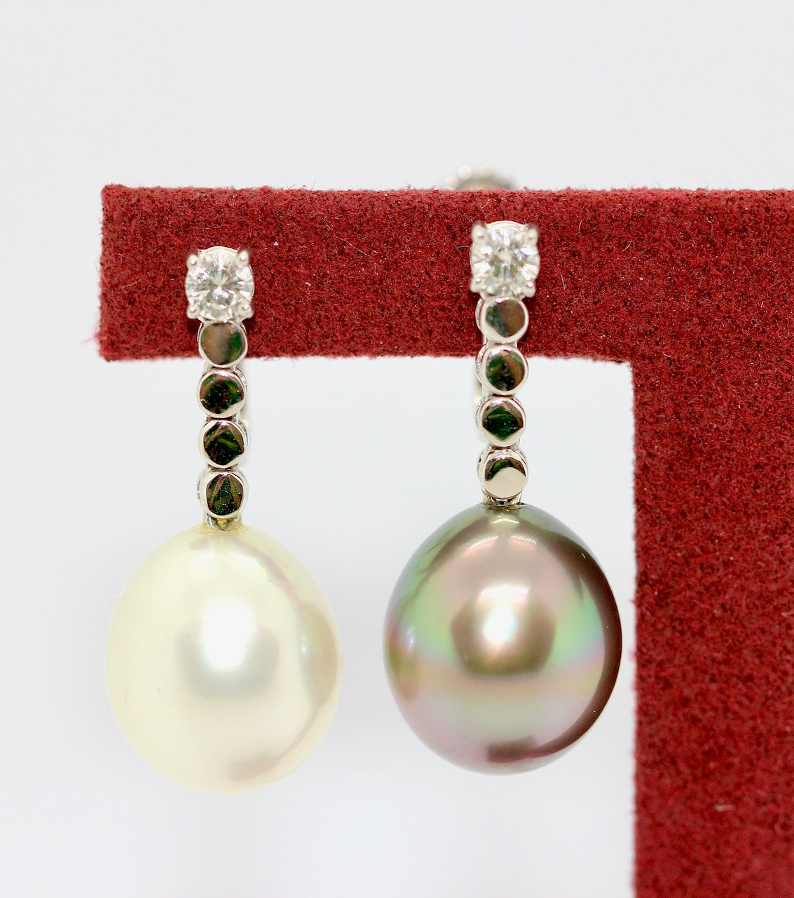 Diamantohrringe aus 18K Weißgold mit weißen & grauen Südseeperlen