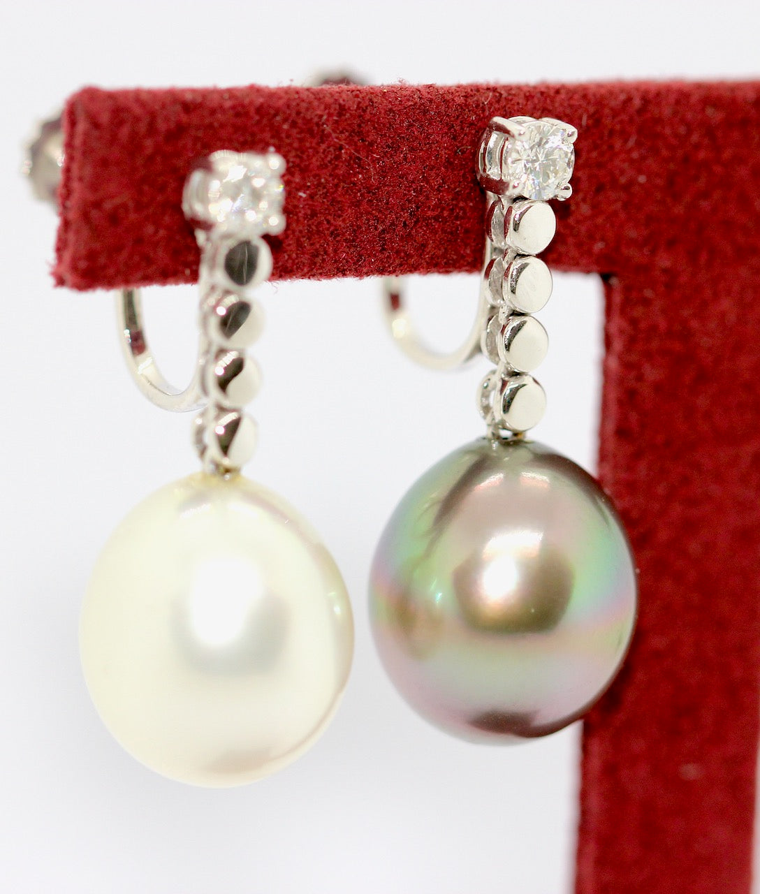 Diamantohrringe aus 18K Weißgold mit weißen & grauen Südseeperlen