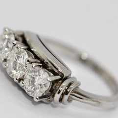 Diamantring aus 18K Weißgold mit drei Brillanten, 1,6 ct gesamt