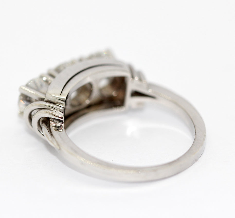 Diamantring aus 18K Weißgold mit drei Brillanten, 1,6 ct gesamt