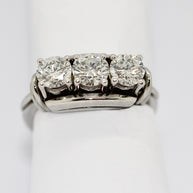 Diamantring aus 18K Weißgold mit drei Brillanten, 1,6 ct gesamt