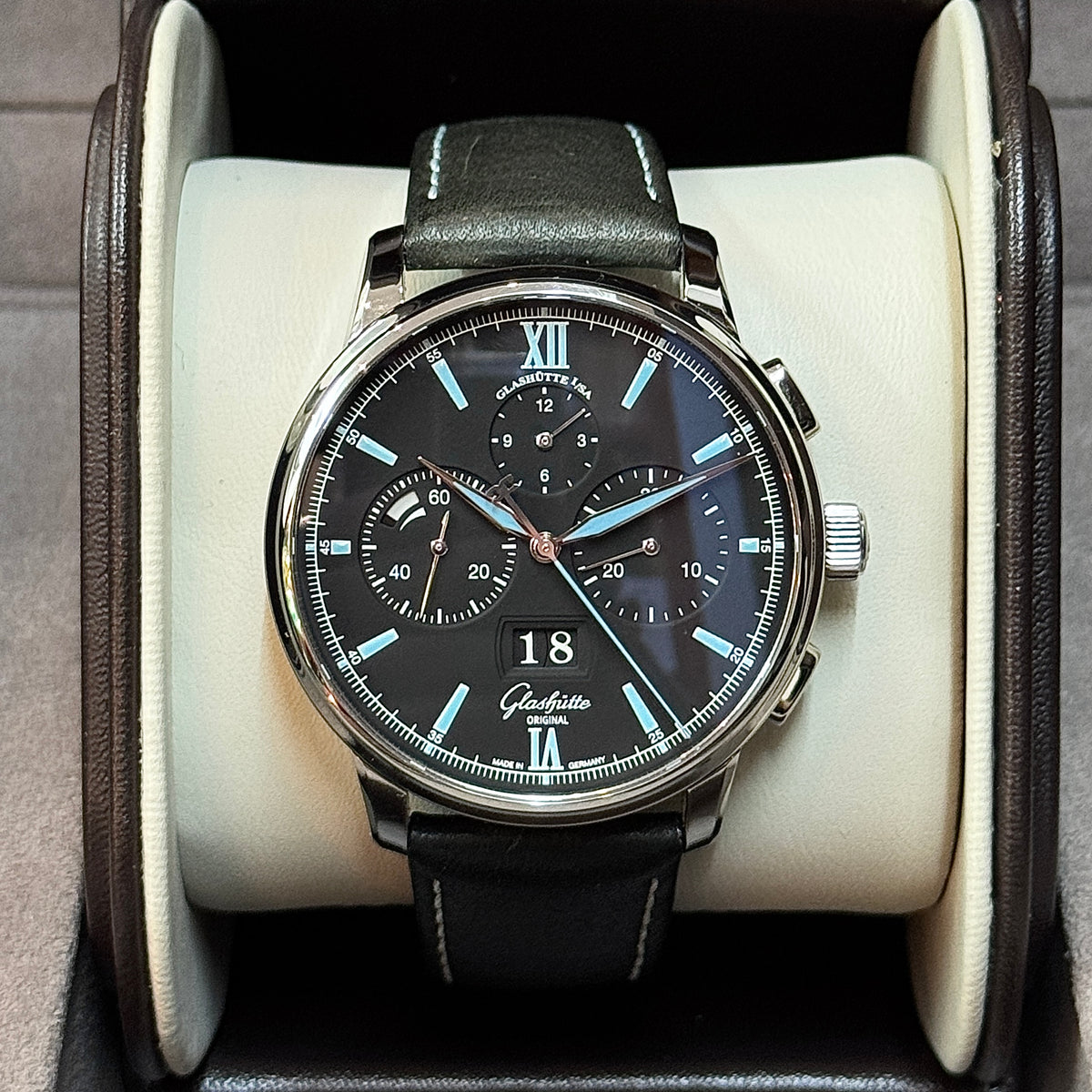 Glashütte Original Senator Chronograph Panoramadatum 1-37-01-03-02-35