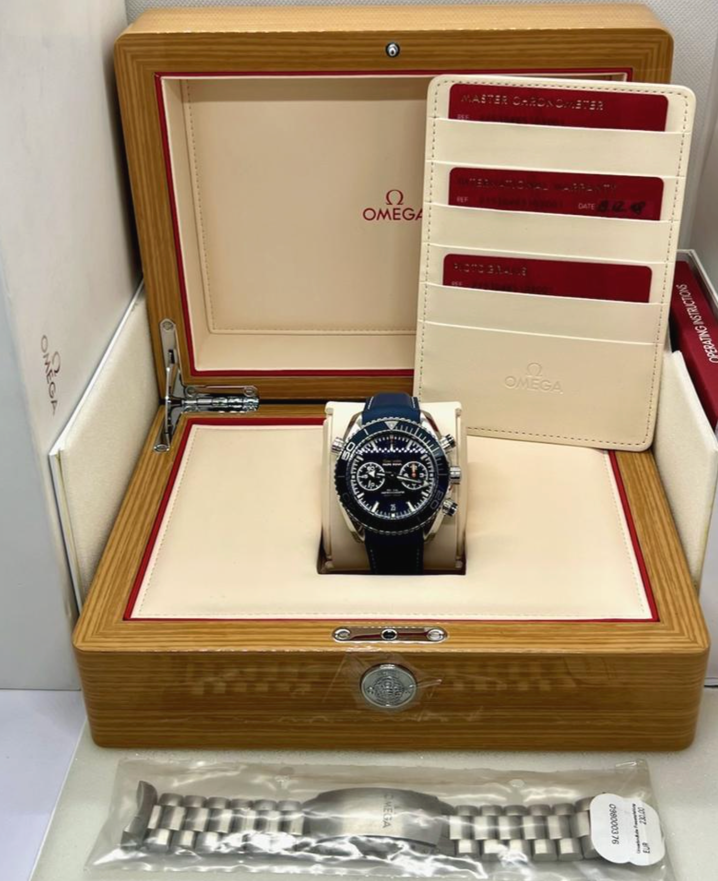 Omega Seamaster Planet Ocean Chronograph 215.30.46.51.03.001