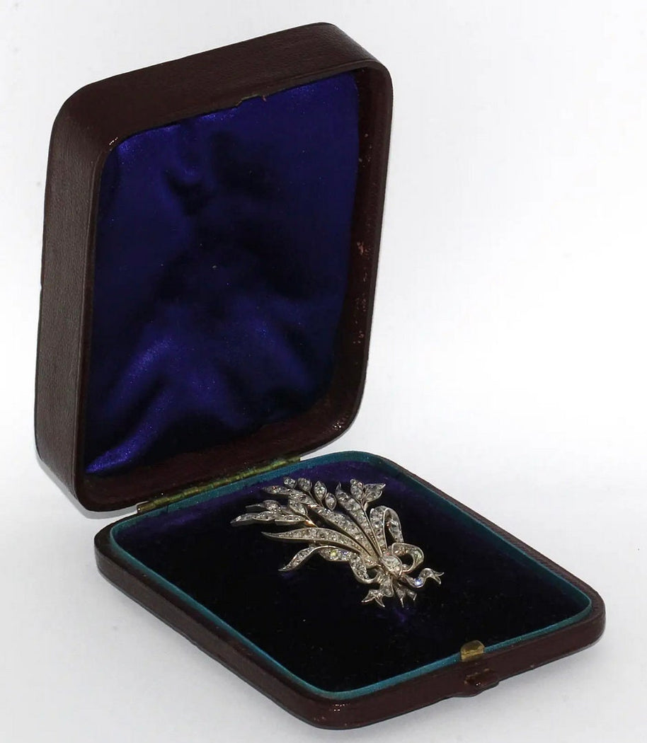 Große, Antike Weißgold Diamant-Brosche als Blumenstrauß mit Schleife