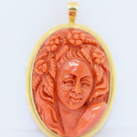 Antike Brosche, Anhänger, Korallen-Kamee, 18 Karat Gold, weibliches Portrait, Kameo, Cameo