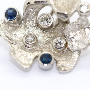 Fantasie-Ohrclips aus 14 Karat Weißgold mit Diamanten und Saphiren