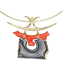 18 Karat Gold Halskette, Collier mit großem Anhänger als japanisches „Torii“, Koralle und Marquise-Diamant,